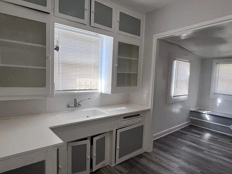 215JENNING S St — Photo 26