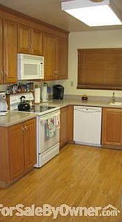 Kitchen w/white appliances
