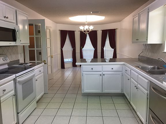 Large eat in kitchen