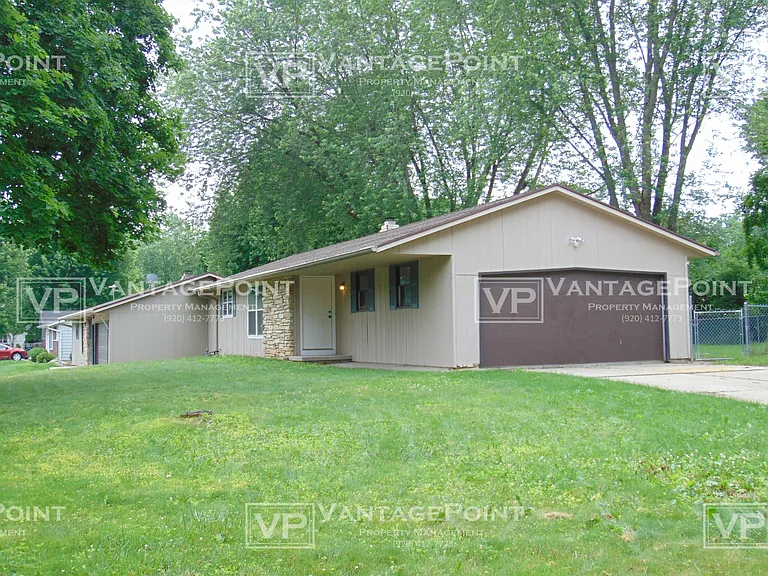 1009 Rogues Way — Photo 1
