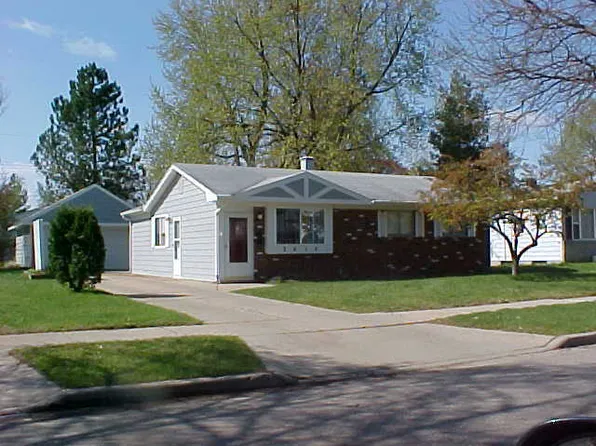 3617 Alpine Dr, Lansing, MI 48911