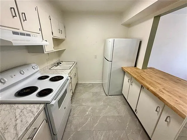 1713 Burgundy St #201 — Photo 6