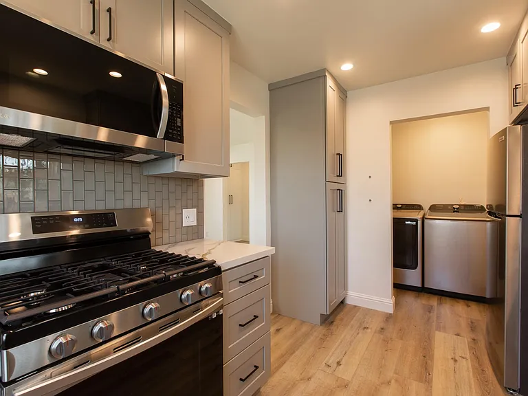7116 Flight Ave — Photo 3