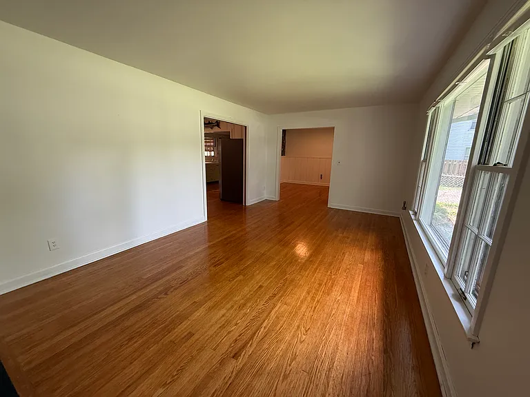 1007 Fowler St — Photo 7