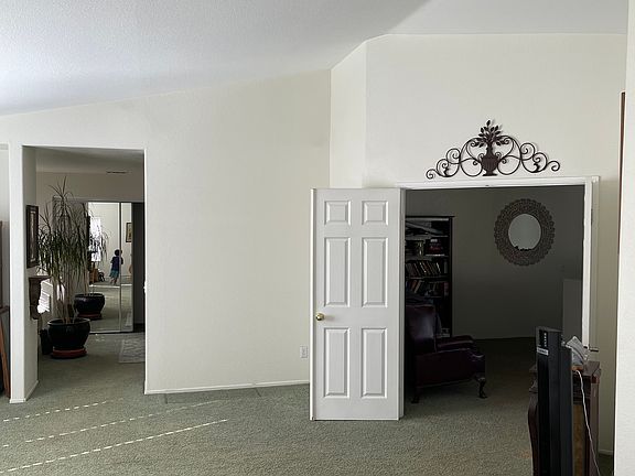 3rd image of 32889 Canyon Crest St
