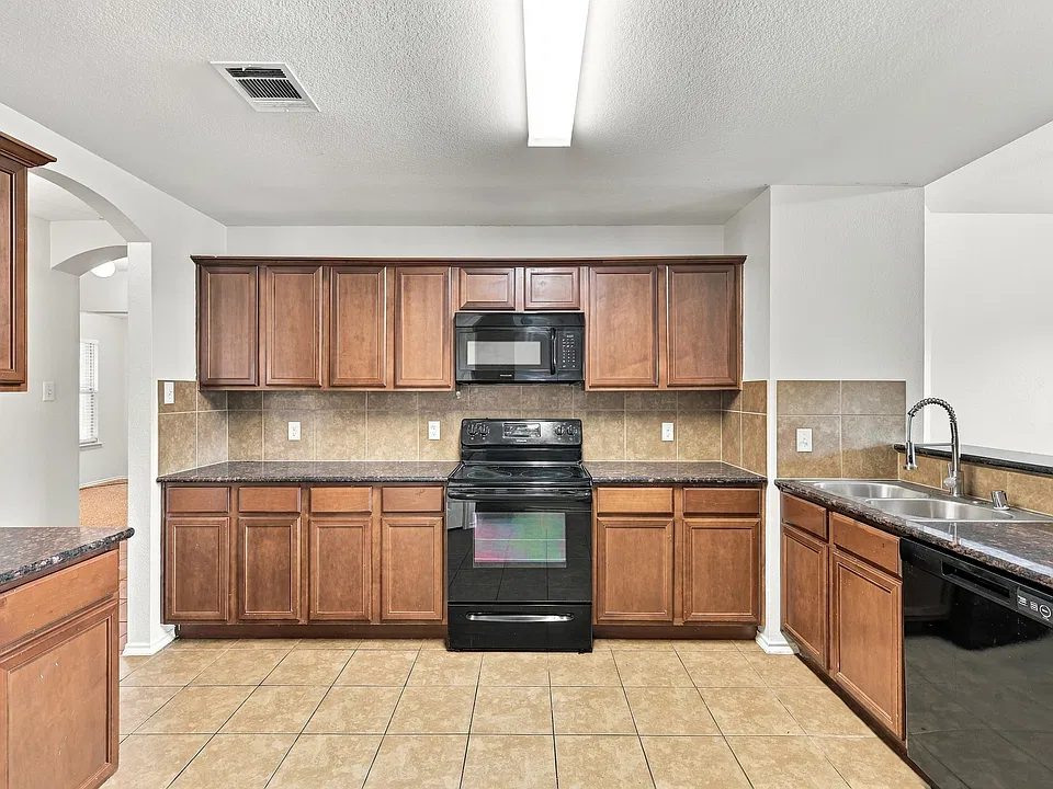 3212 Elam Dr