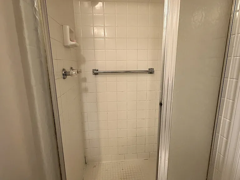 607 Queens Rd #E — Photo 11