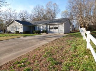 4722 Cricklewood Dr, Greensboro, NC 27407