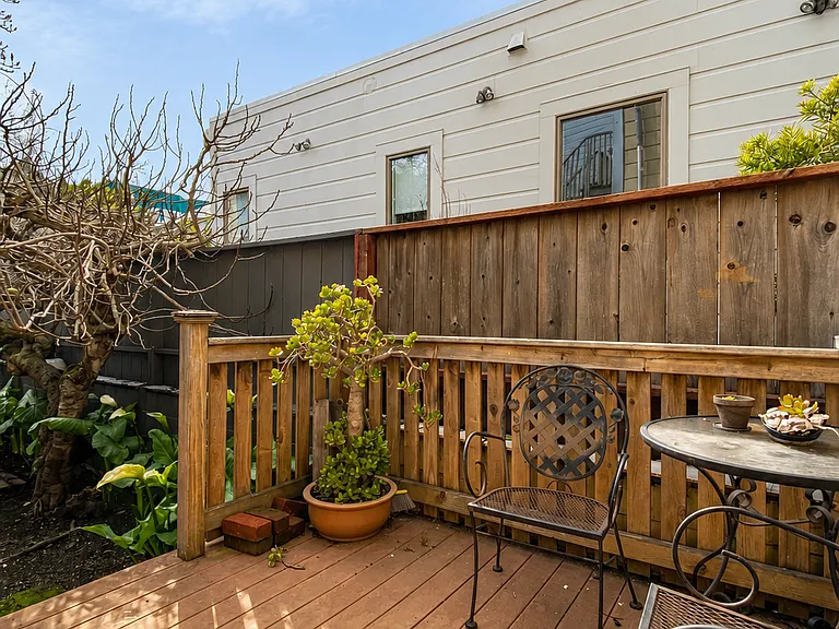 241 Waller St — Photo 21