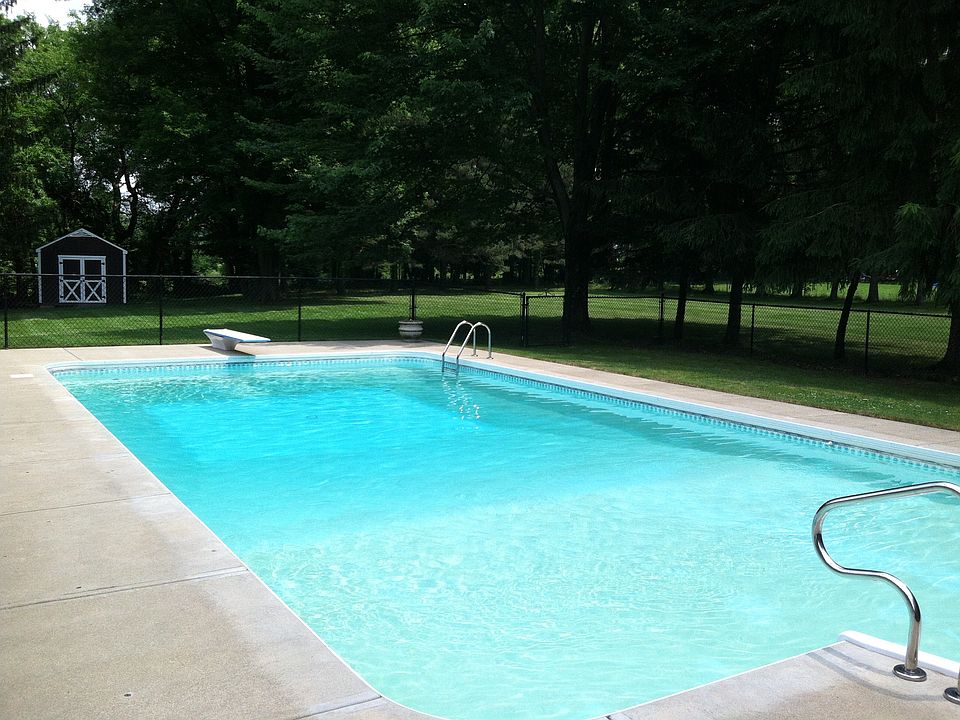 1st image of 459 Pauline Dr