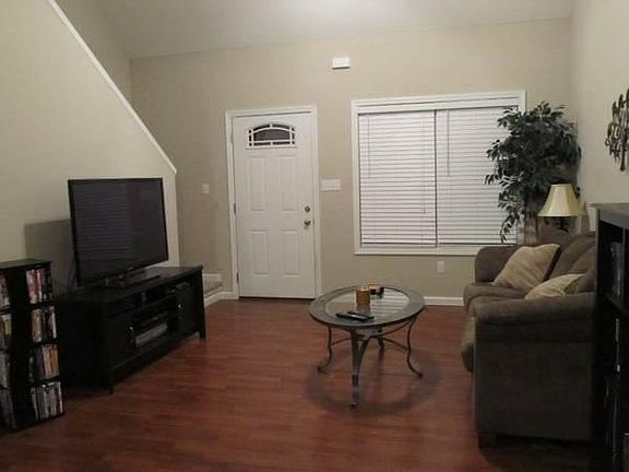 2nd image of 901 Sailor Ave