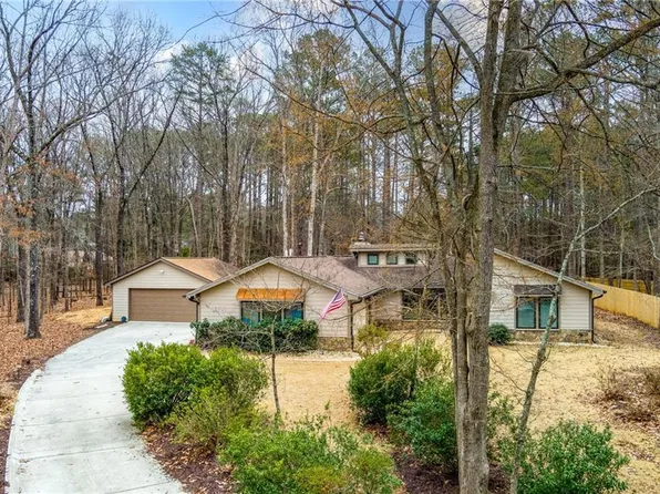 221 Shadowood Ln, Peachtree City, GA 30269