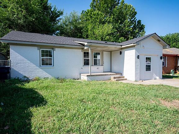 3rd image of 2904 SW 39th Ter