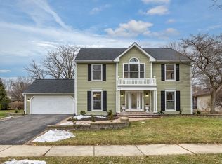 818 Fairwinds Ct, Naperville, IL 60563