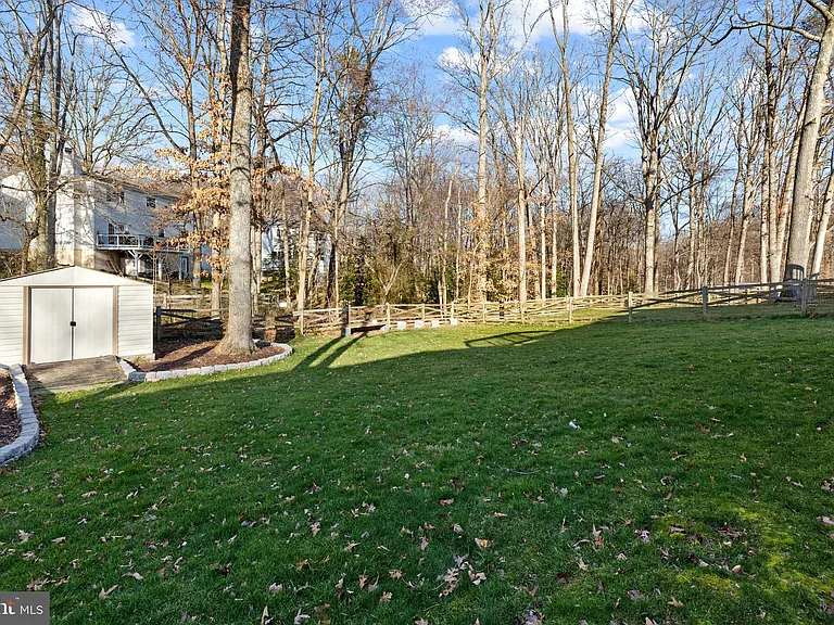 8469 Rippled Creek Ct — Photo 33