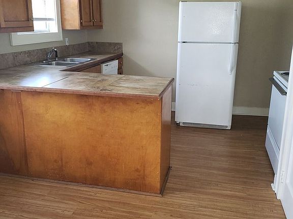 2nd image of 602 N McGuire Ave