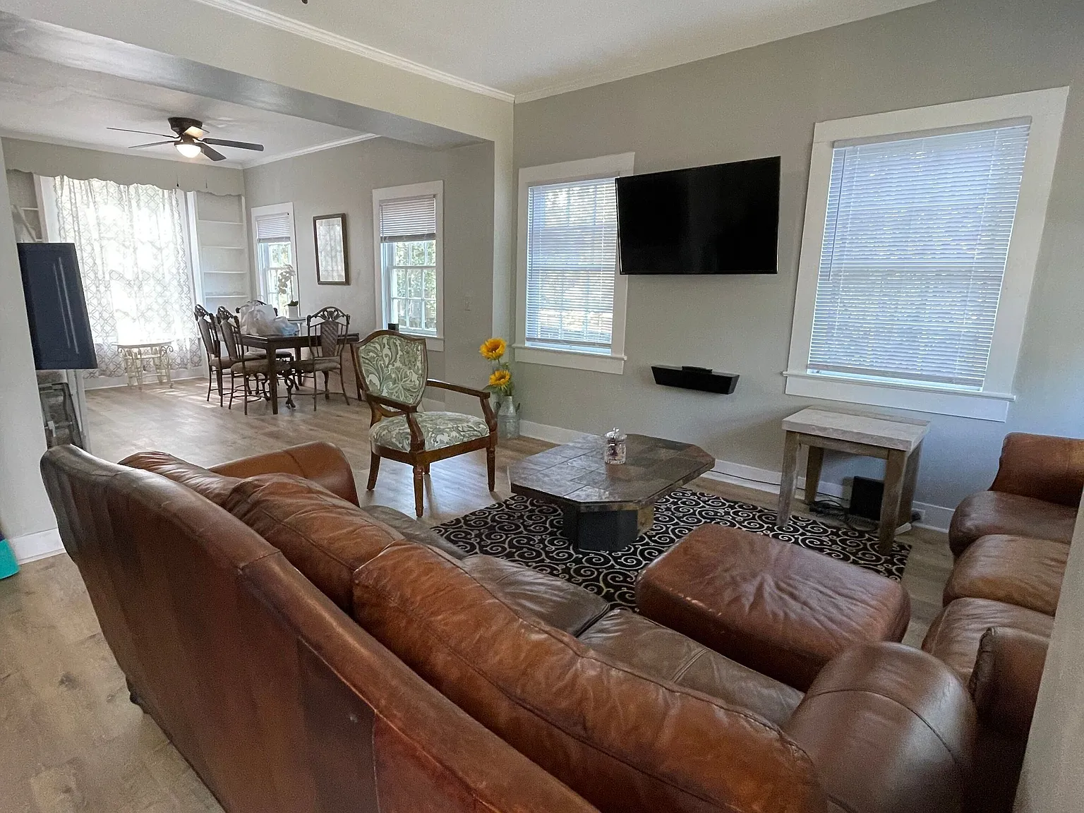 3 bed, 2.5 bath, 1814 sqft, $2,400 — Photo 3