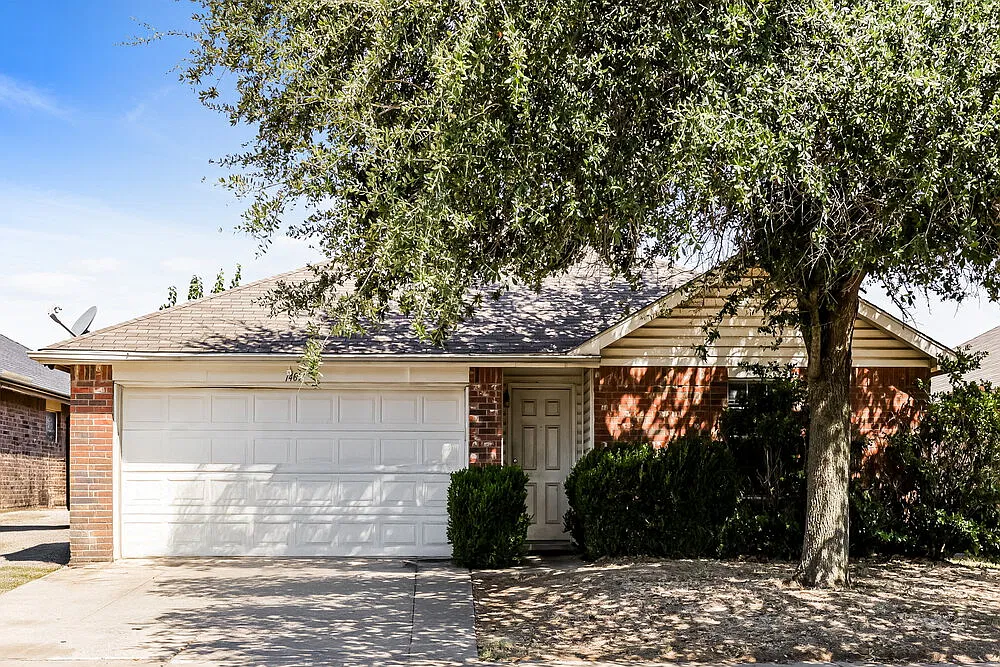 4 bed, 2.0 bath, 1764 sqft, $2,125 — Photo 1