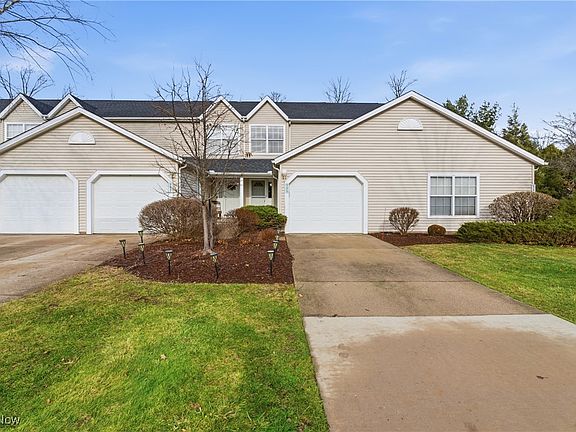 3rd image of 9279 Hickory Ridge Dr