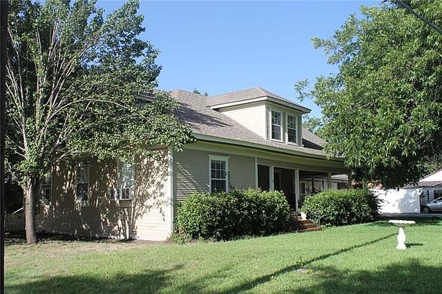 1st image of 410 Maple St
