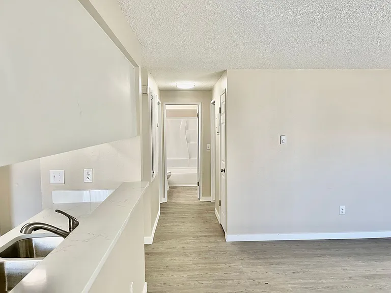 3304 N Lincoln St — Photo 7