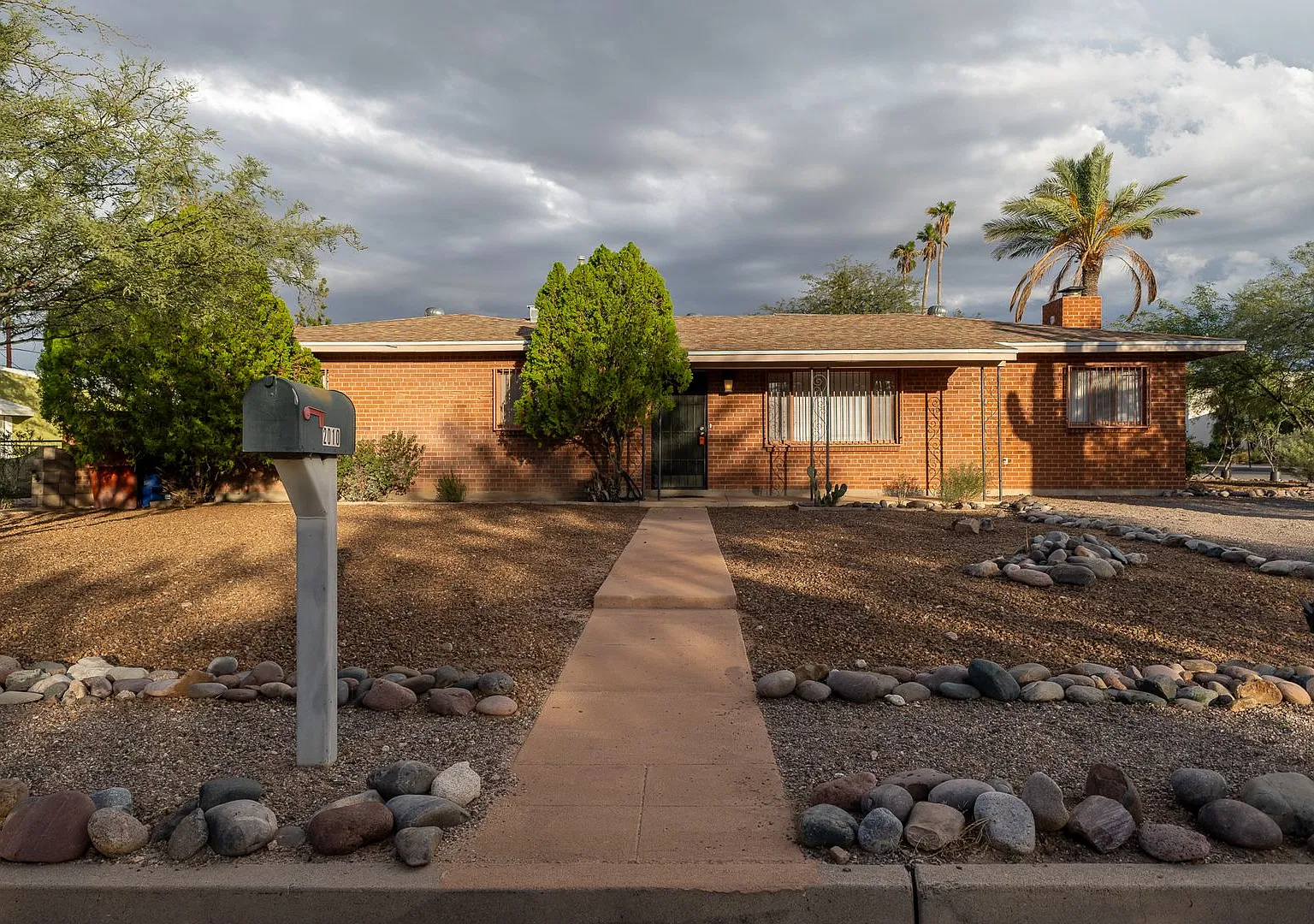 Spacious 4-Bed Rental Near University of Arizona with Large Fenced Yard | 2010 N Vine Ave — Photo 2