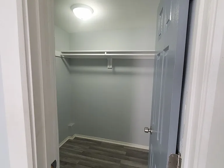 2204 Saint Clair St — Photo 9