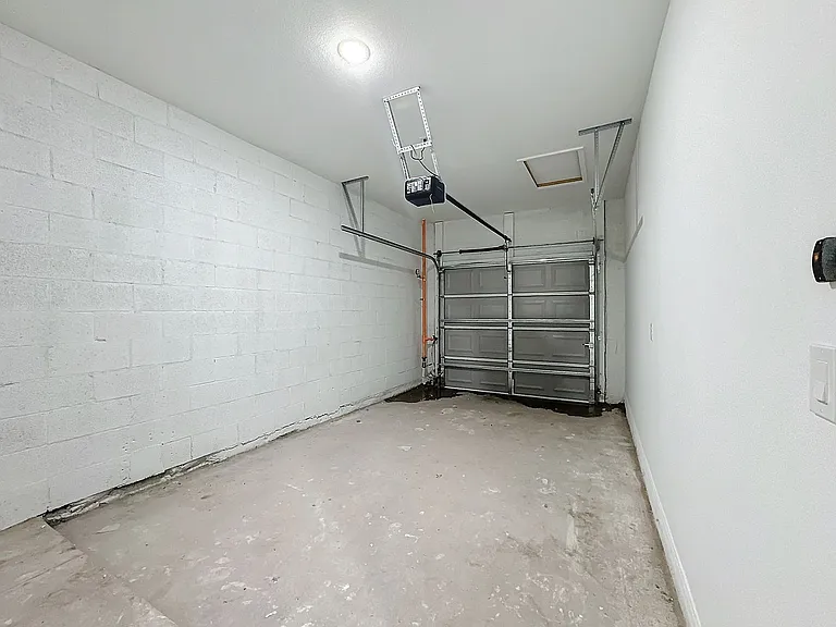 1711 Barton Towne Cir — Photo 46