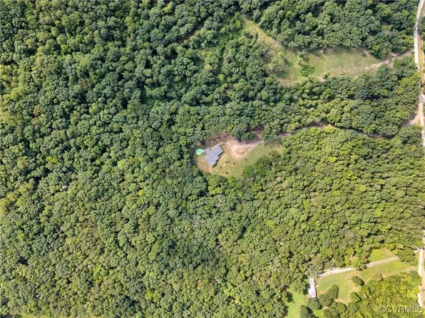 26121 Temple Ln, Jetersville, VA 23083