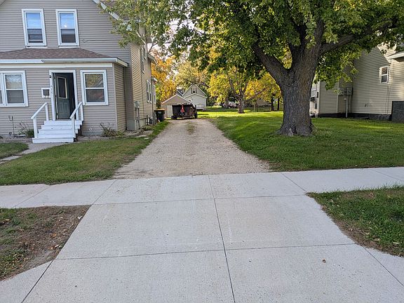 3rd image of 416 Charlotte St SE