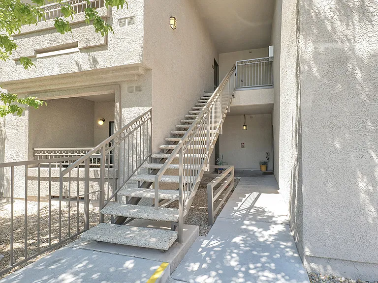 #GuardianReatly 8250 N Grand Canynon #2167 NW Condo Rental outdoor entry_08072025