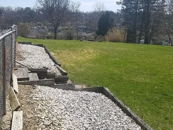 4th image of 329 Garden Dr