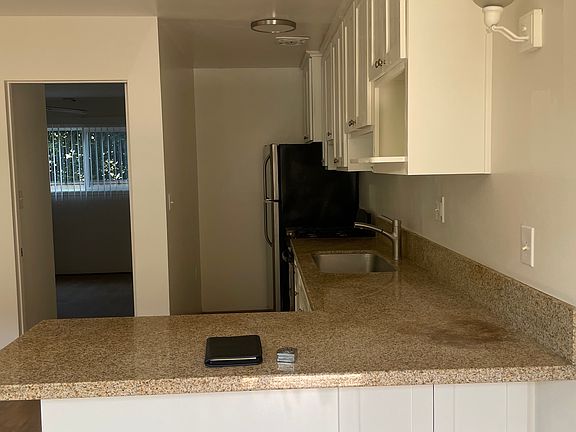 3rd image of 1516 Corinth Ave #3