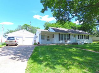 1408 SW Amhurst Rd, Topeka, KS 66604