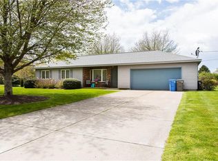 8 Barton Ln, Middletown, RI 02842