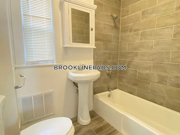 258 Cypress St #1 — Photo 2