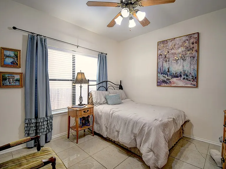 719 Oak Hollow Dr — Photo 19
