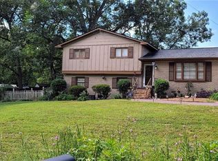 6826 Hampshire Dr, Tucker, GA 30084