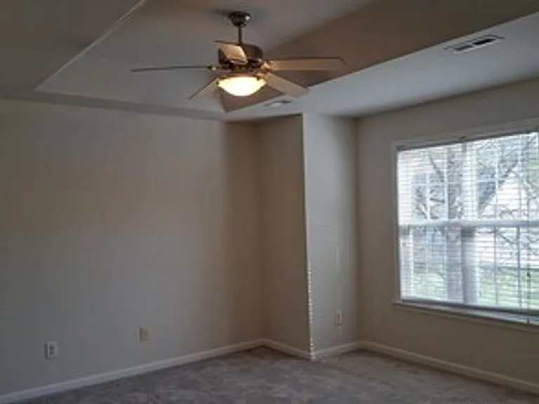 4411 Log Cabin Dr — Photo 8