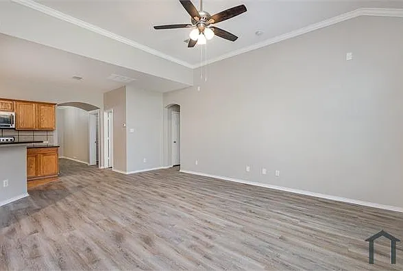 5 bed, 2593 sqft, $3,550 — Photo 2