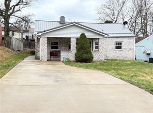 210 Carson St, Springdale, PA 15144