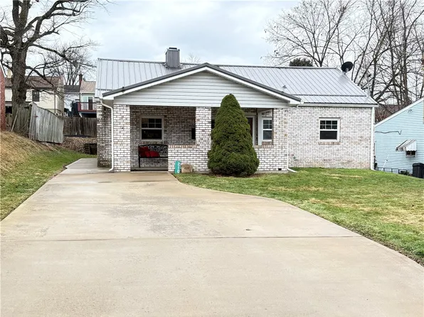 210 Carson St, Springdale, PA 15144