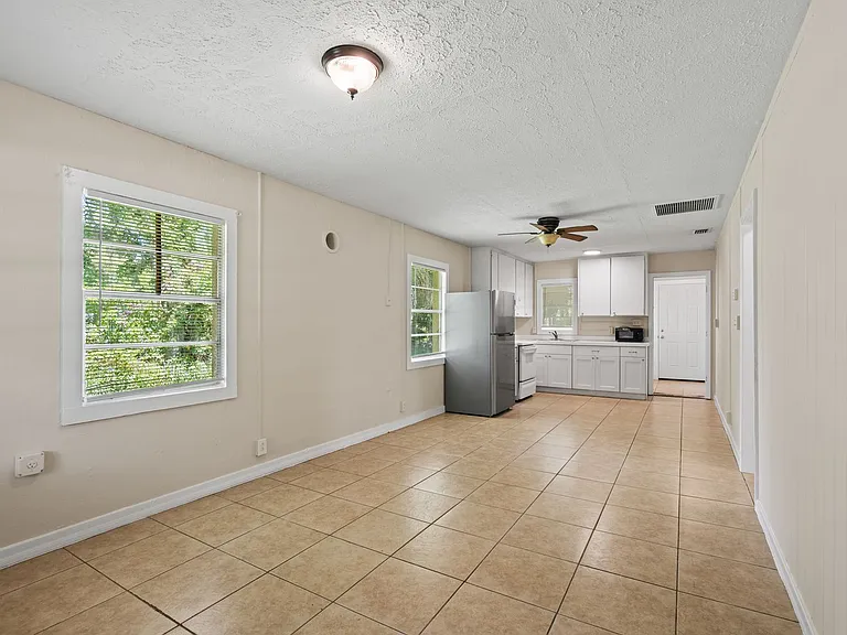 347 Lena St — Photo 5