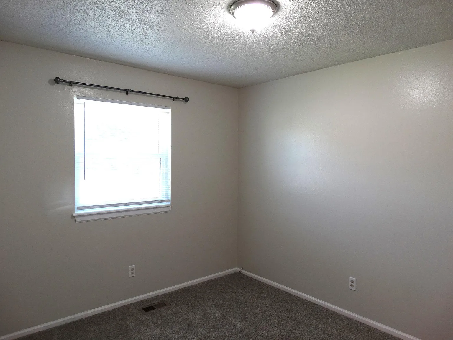 2 bed, 850 sqft, $1,250 — Photo 2