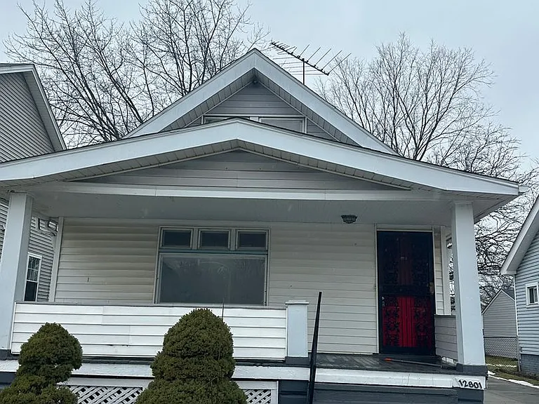 12801 Farringdon Ave — Photo 1