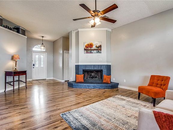 4th image of 7925 Ember Oaks Dr