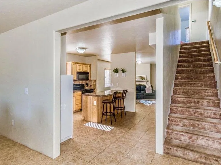 1605 N Fremont Ave — Photo 2