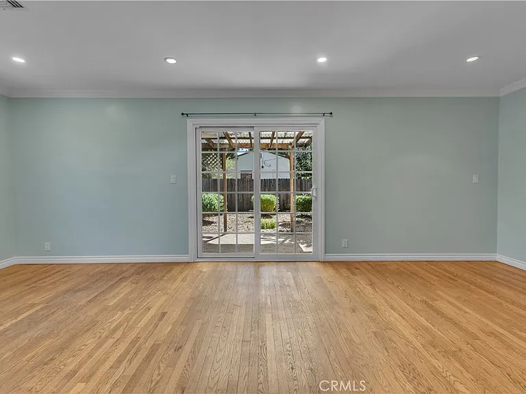 5452 Halbrent Ave — Photo 6