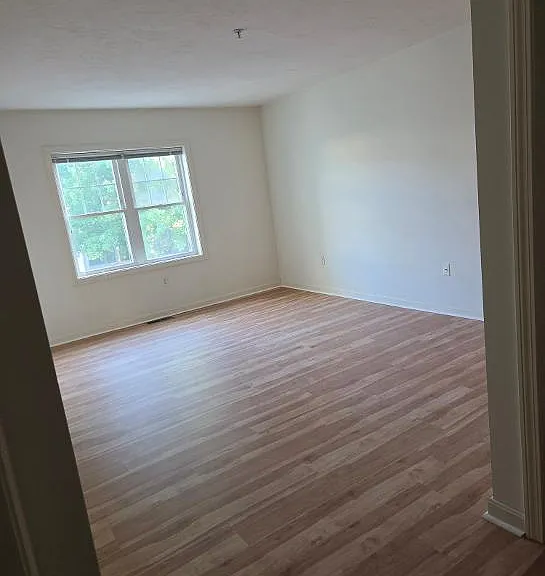 Flooring installed. New pics
