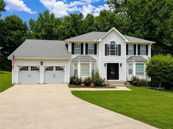 2812 Crestworth Ln, Buford, GA 30519